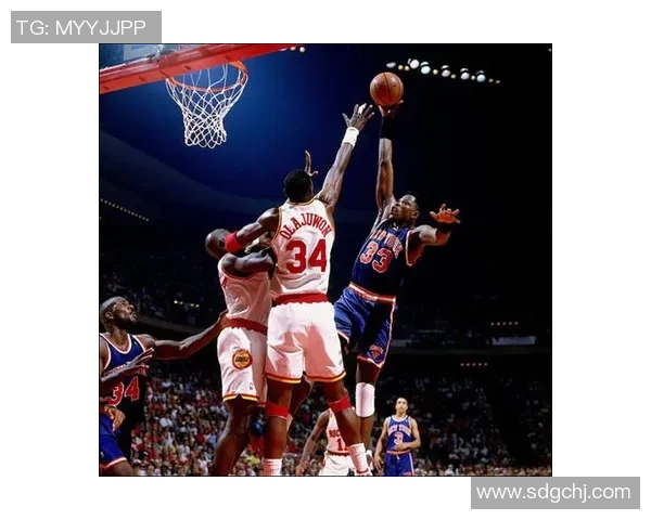 詹姆斯与姚明的篮球传奇对决:扣篮瞬间引发的热血回忆 詹姆斯与姚明的篮球传奇对决:扣篮瞬间引发的热血回忆