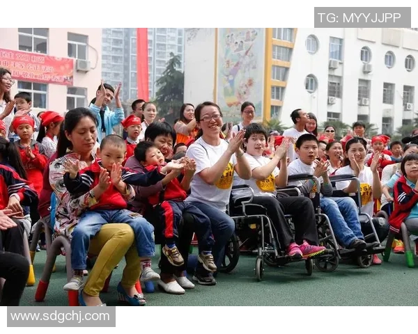 脑瘫孩子心愿成真与足球明星亲密接触感动全场 脑瘫孩子心愿成真与足球明星亲密接触感动全场