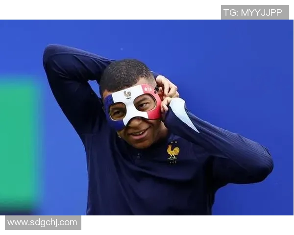 足球明星戴面罩的卡通形象展现运动魅力与个性风采