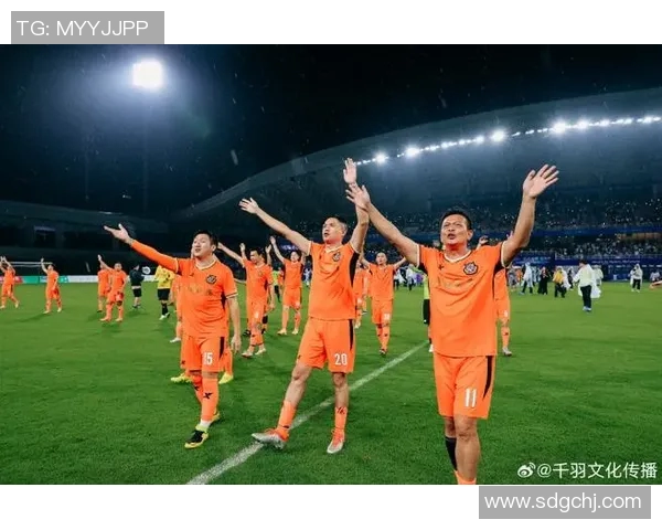 香港足球明星风采展现球场英雄的精彩瞬间与背后故事