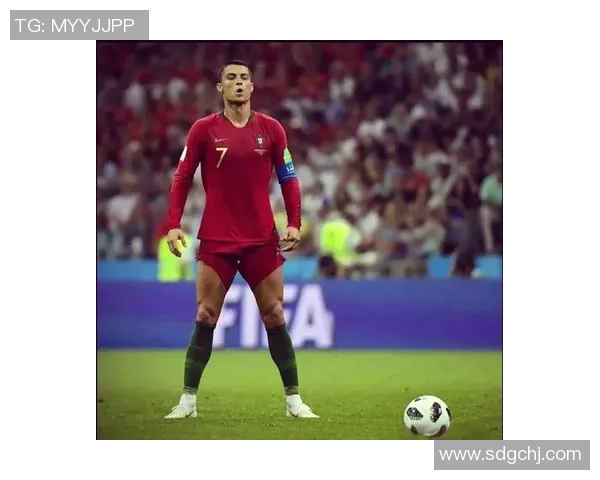 足球巨星C罗华丽转身新赛季转会背后的故事与挑战 足球巨星C罗华丽转身新赛季转会背后的故事与挑战