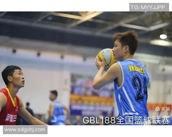 小镇篮球明星的成长之路与梦想追逐的故事